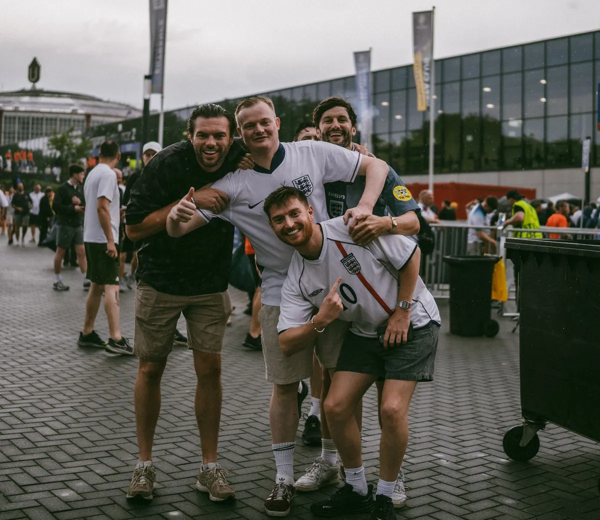 England soccer fans celebrating