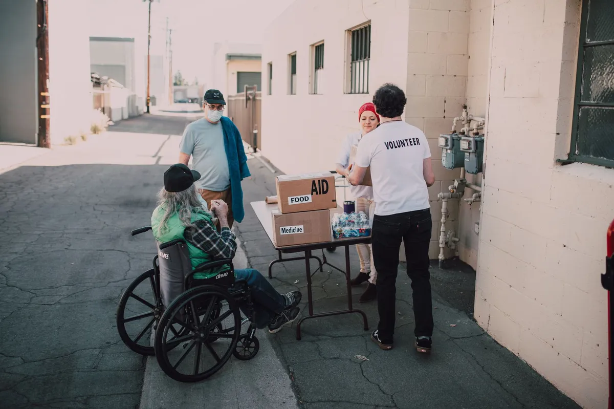 community advocate helping family