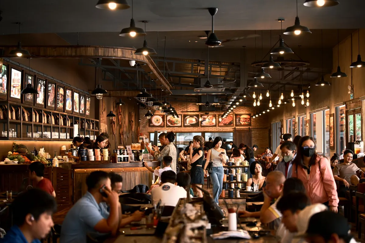 busy restaurant atmosphere