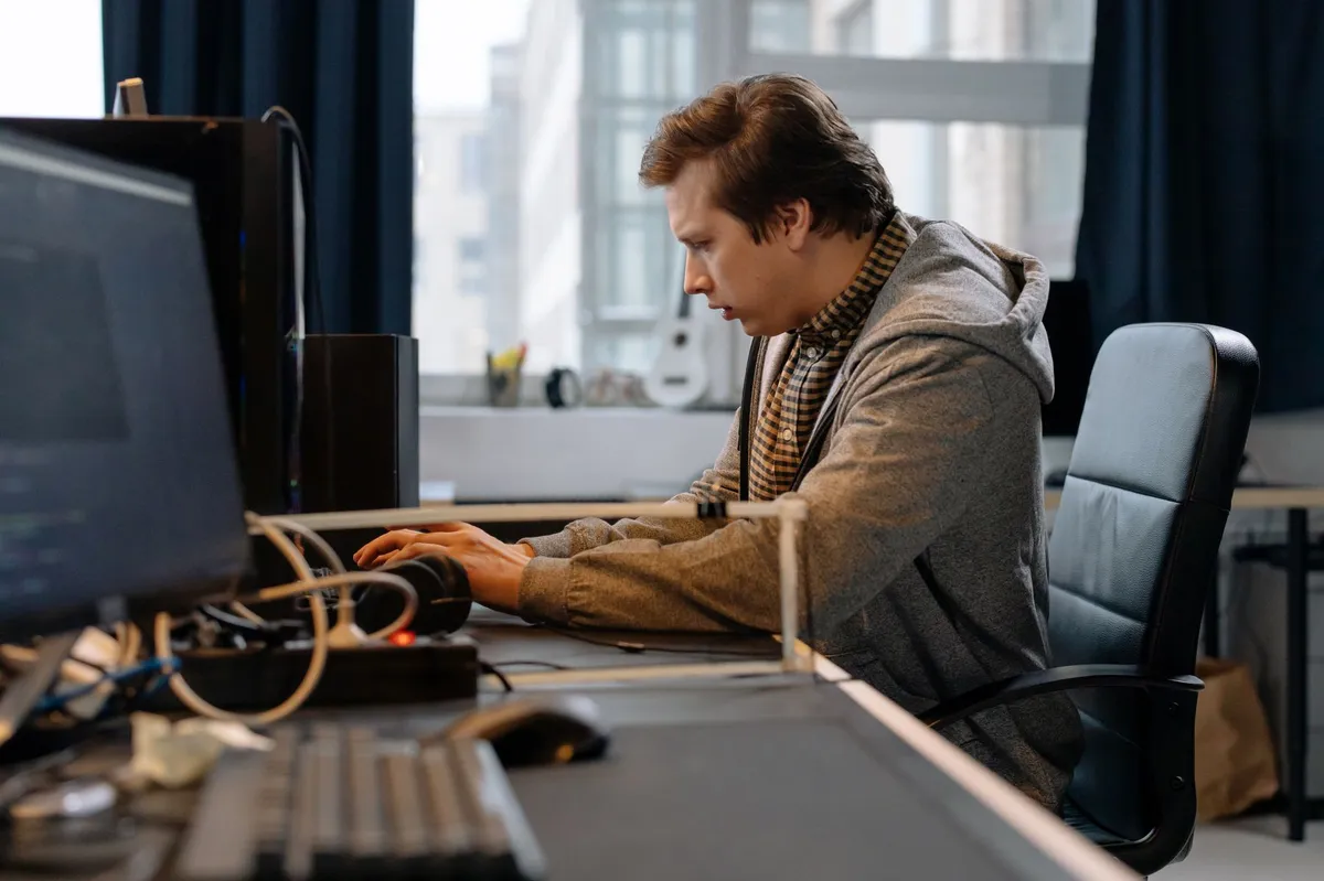 employee using legal software