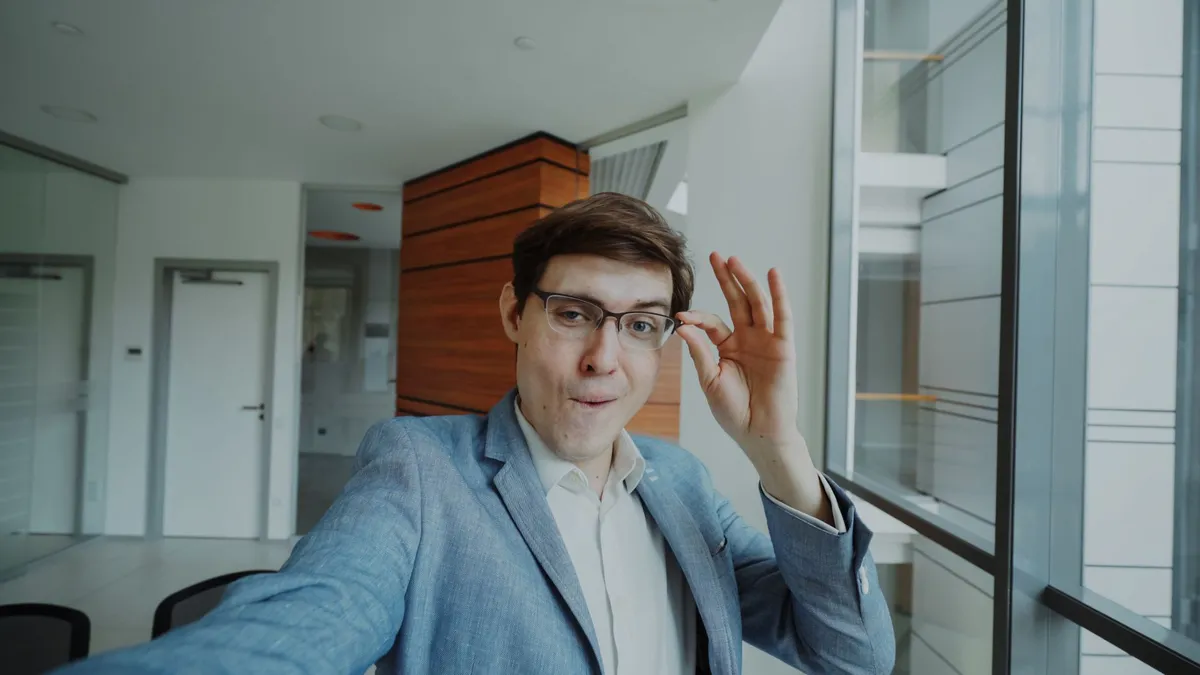 smart glasses in a workplace setting