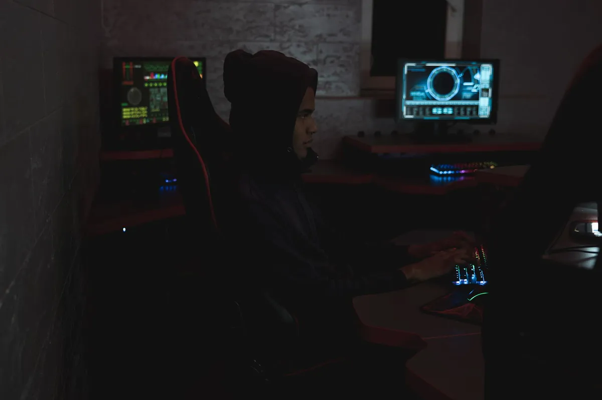 cybersecurity analyst working