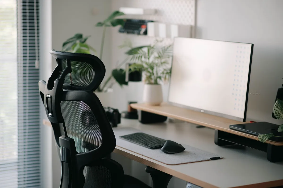 ergonomic workplace setup