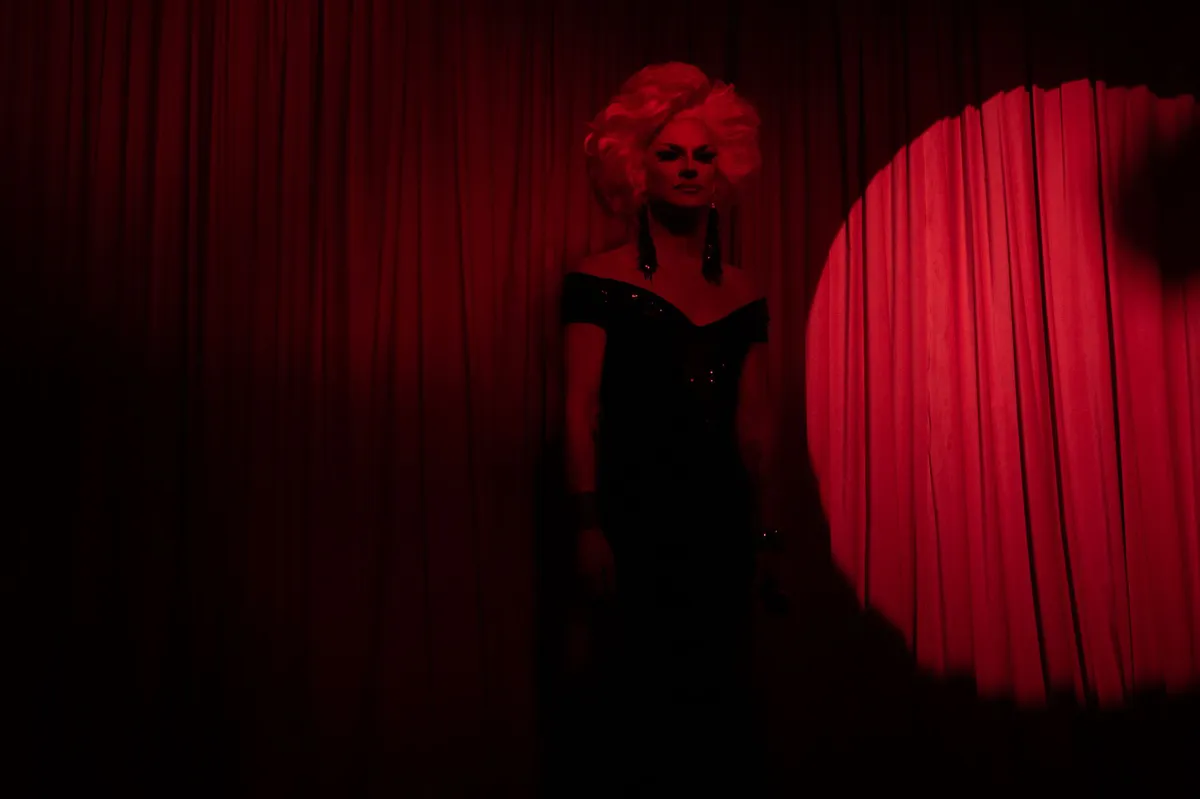 drag performance stage