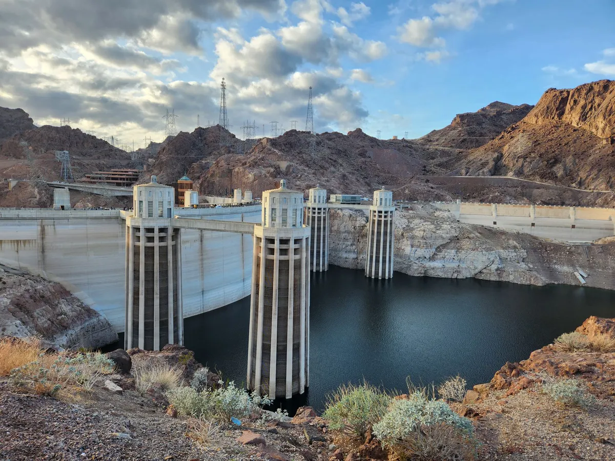 Lake Mead Reaches Historic Low: Understanding the Impacts of Water Scarcity