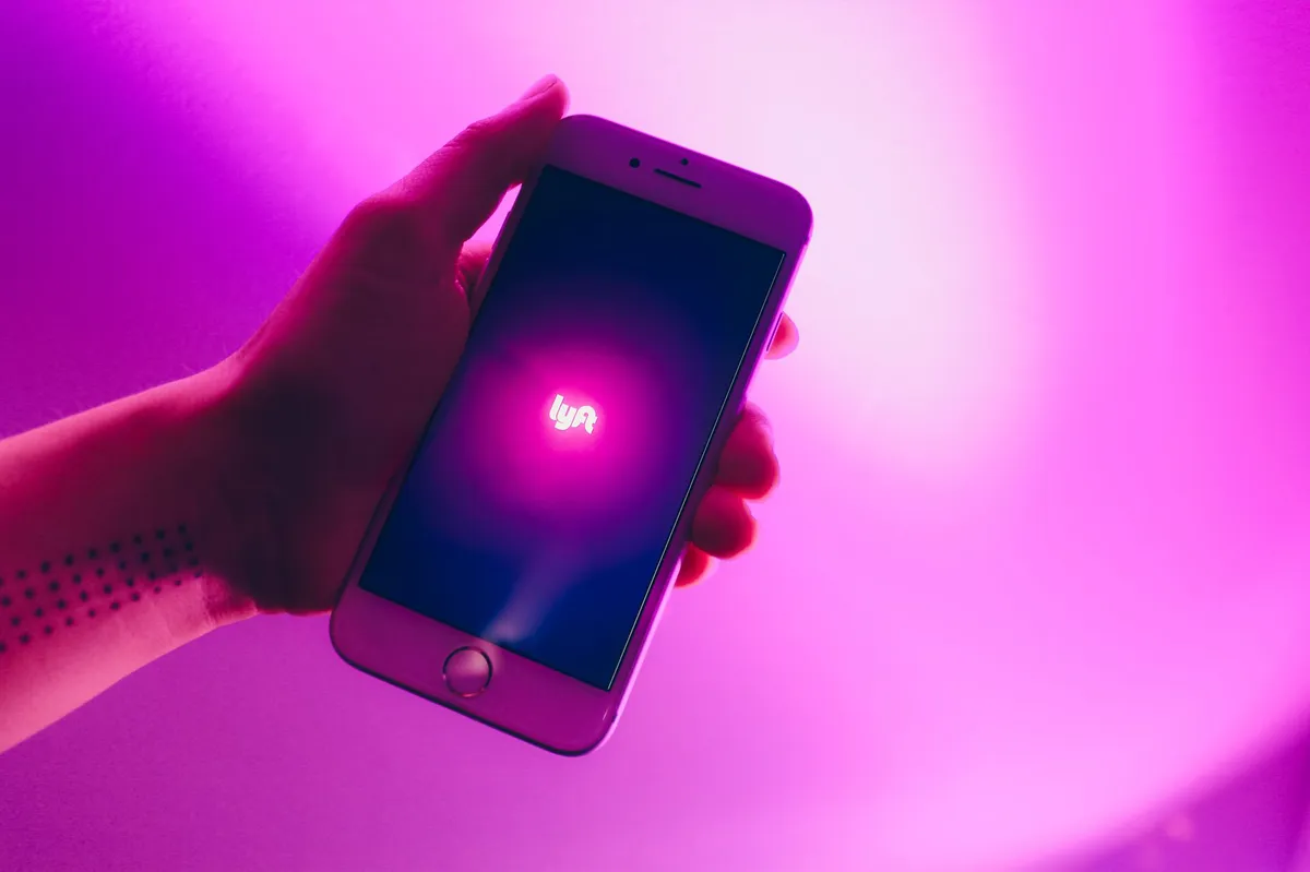 rideshare app on smartphone