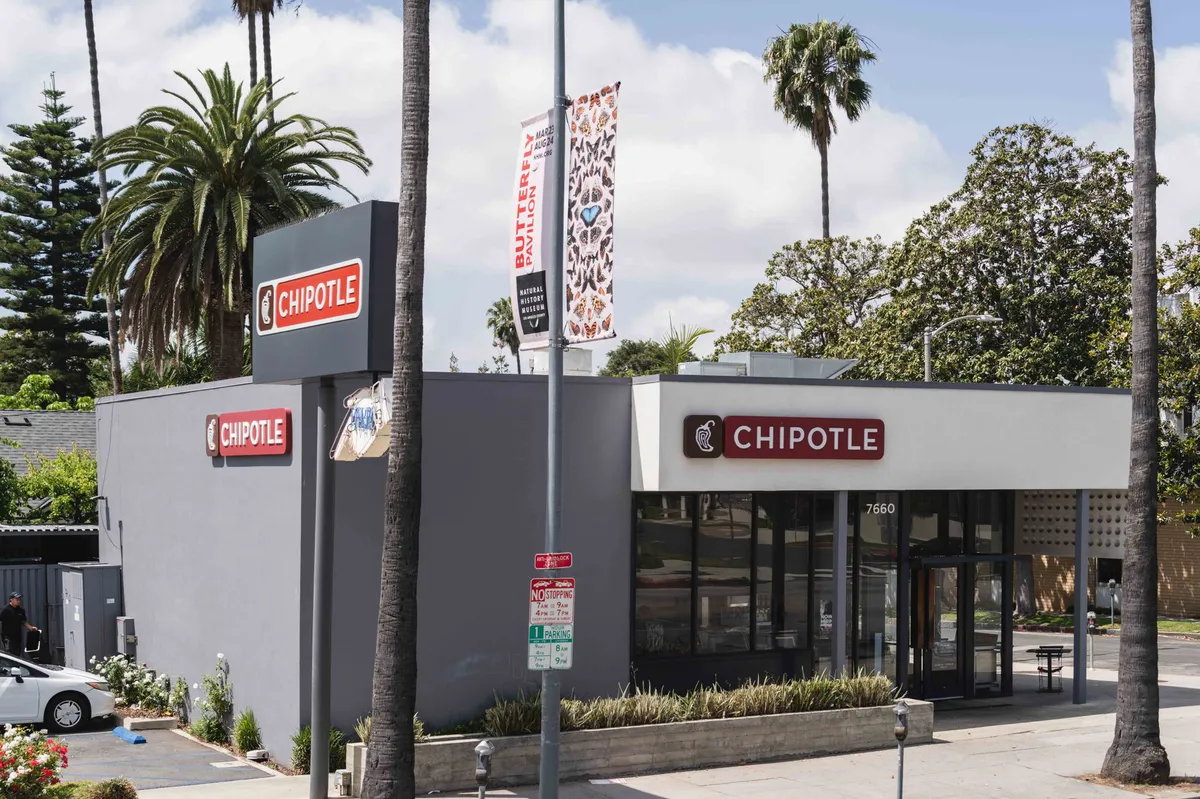 Chipotle restaurant exterior