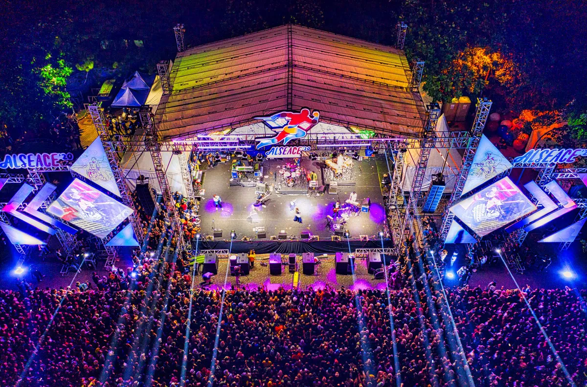 aerial show crowd excitement