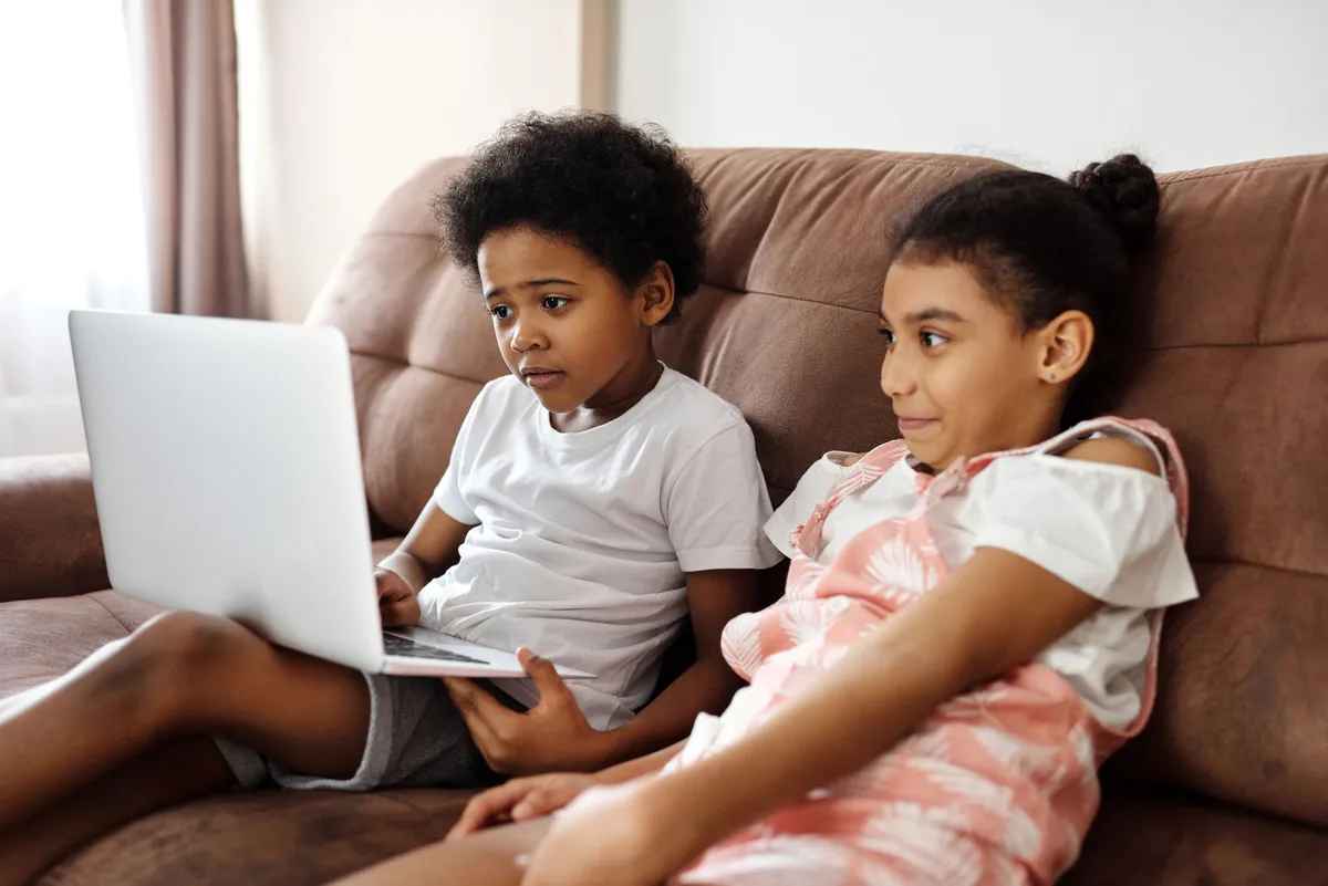 children watching Netflix