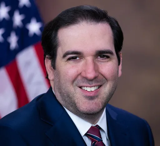Jones Day Lawyer Returns After DOJ Tenure: What It Means for the Firm