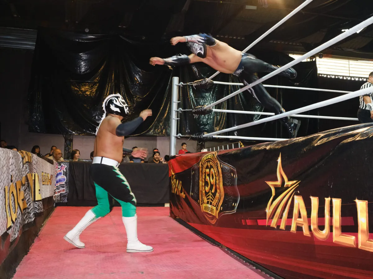 Lucha Libre's Resurgence: El Grande Americano Triumphs at Triplemania