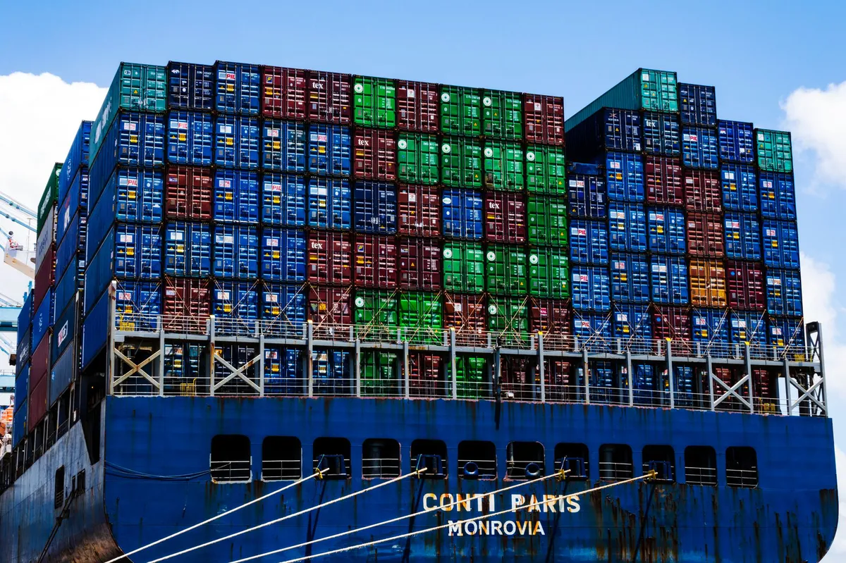 international shipping containers